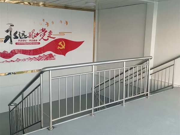 打包箱式房樓梯